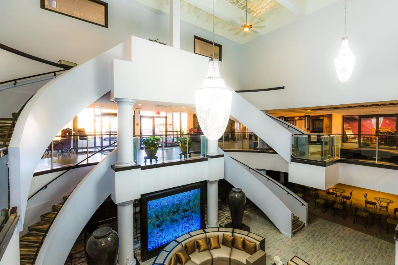 Regalia & Conference Center 4*